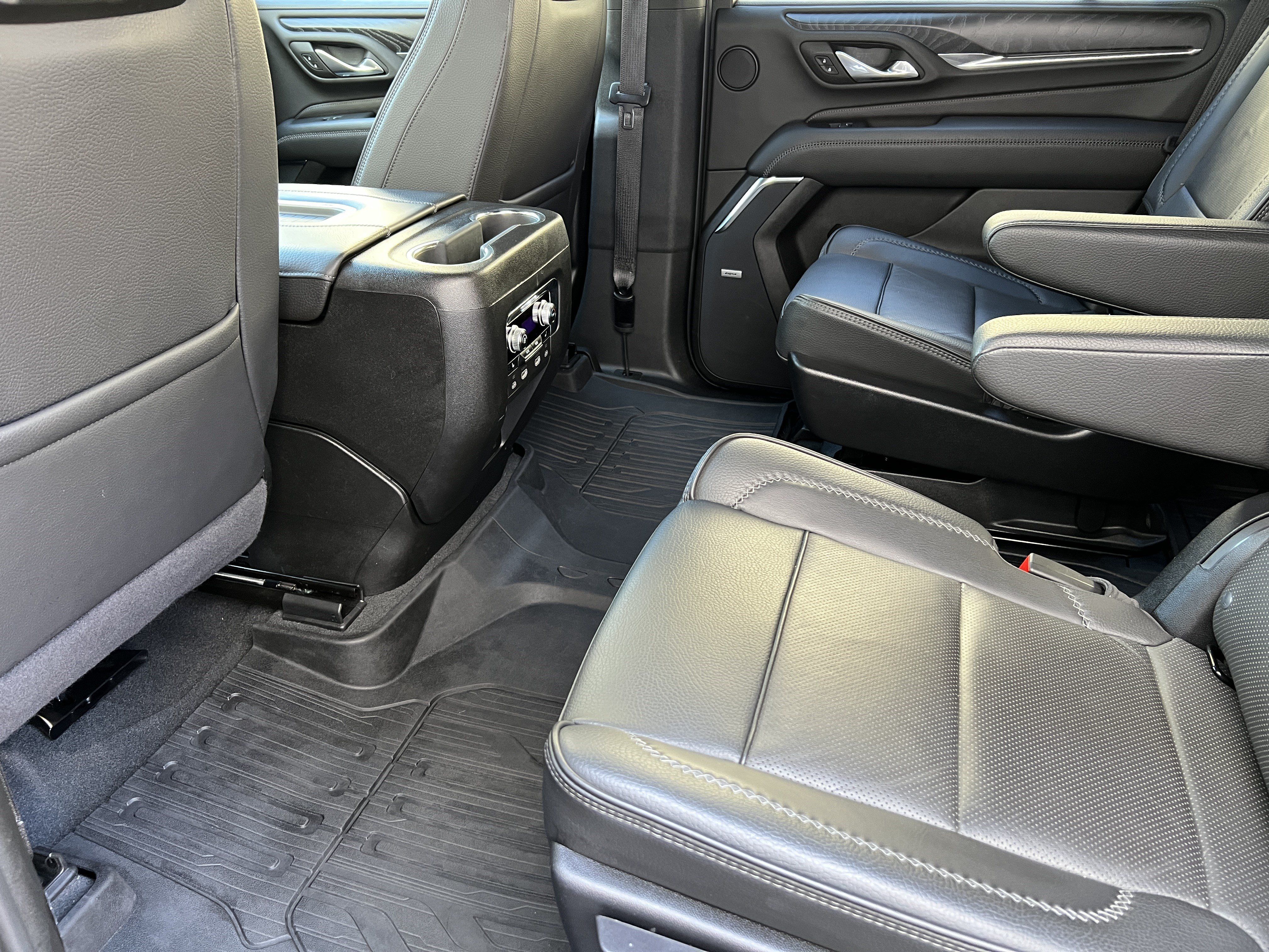 Used 2024 GMC Yukon Denali w/ Denali Reserve Package AWD/4WD image 18