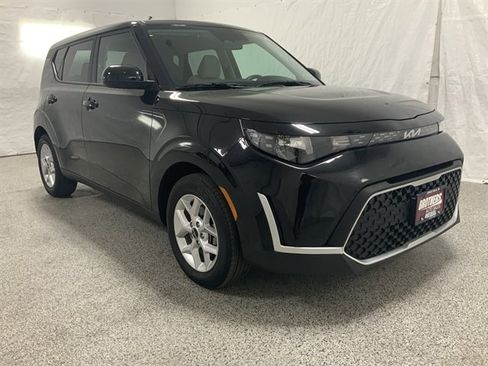 Used 2025 Kia Soul LX FWD image 8