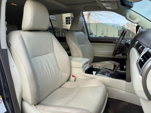 Used 2016 Lexus GX 460 w/ Premium Package image 37