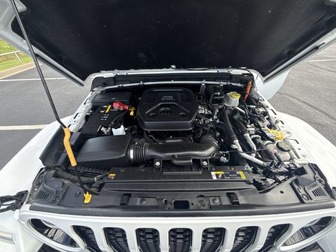 Used 2021 Jeep Wrangler Unlimited Sahara AWD/4WD image 25