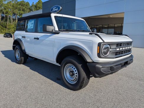 New 2025 Ford Bronco 4-Door image 2