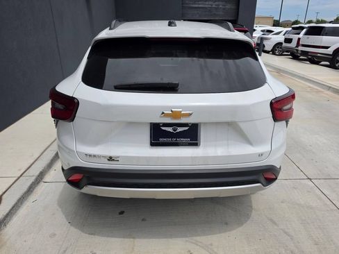 Used 2025 Chevrolet Trax LT w/ LT Convenience Package FWD image 6