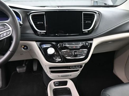 Used 2024 Chrysler Pacifica Limited FWD image 80