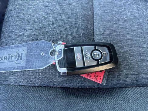 Used 2024 Ford Expedition XLT image 32