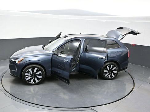 New 2025 Volvo EX90 Ultra image 40