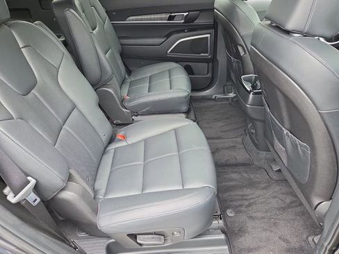 Used 2024 Kia Telluride EX w/ EX Captain's Chair Package FWD image 16