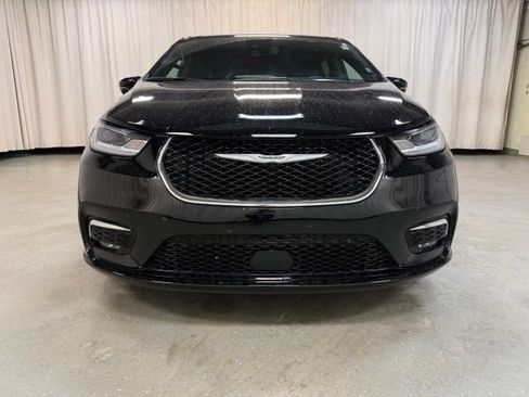 Used 2025 Chrysler Pacifica Select FWD image 12