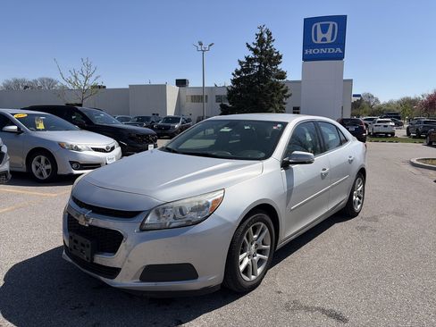 Used 2016 Chevrolet Malibu LT w/ Power Convenience Package image 1