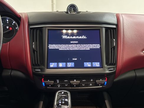 Used 2022 Maserati Levante GT AWD/4WD image 12