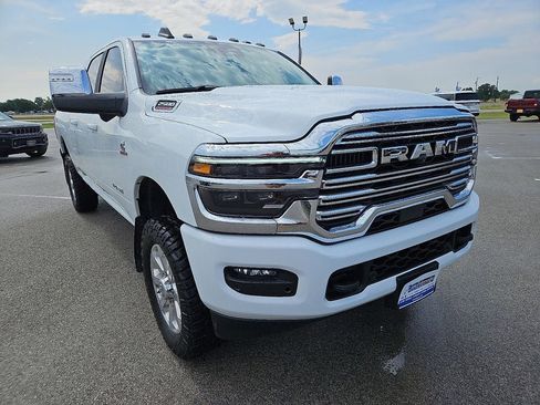 Used 2026 RAM 2500 Laramie AWD/4WD image 11