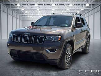Used 2019 Jeep Grand Cherokee Laredo w/ 18" Wheel & 8.4" Radio Group AWD/4WD video 1