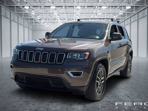 Used 2019 Jeep Grand Cherokee Laredo w/ 18" Wheel & 8.4" Radio Group AWD/4WD image 1