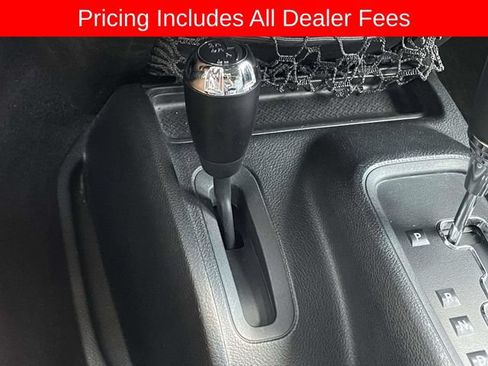 Used 2017 Jeep Wrangler Unlimited Rubicon AWD/4WD image 31