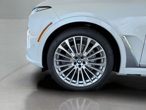 Used 2026 BMW X7 xDrive40i w/ Premium Package image 13