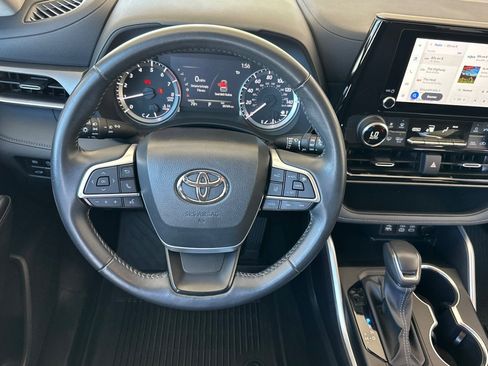 Used 2023 Toyota Highlander LE AWD/4WD image 16