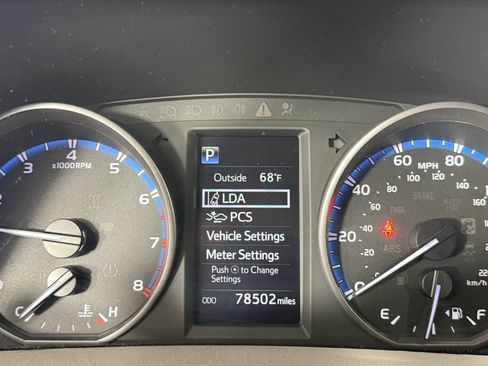 Used 2018 Toyota RAV4 LE w/ All Weather Liner Package FWD image 17
