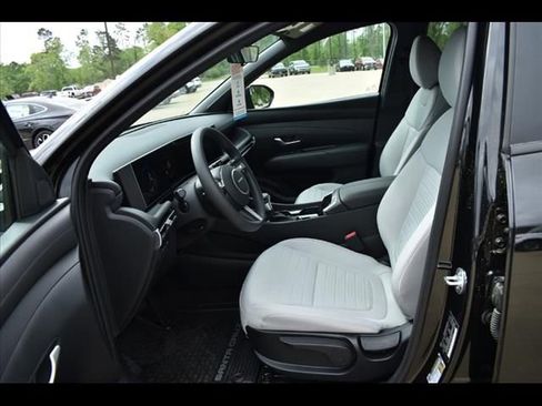 Certified 2025 Hyundai Santa Cruz SE FWD image 12