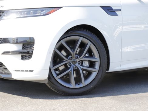New 2026 Land Rover Range Rover Sport Dynamic SE AWD/4WD image 2