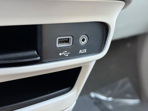 Certified 2017 Chrysler Pacifica Touring-L image 28