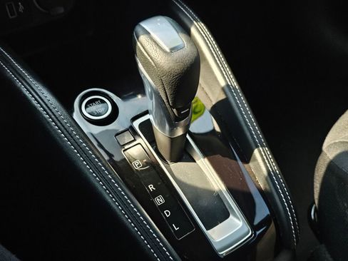 Used 2020 Nissan Kicks SR image 27