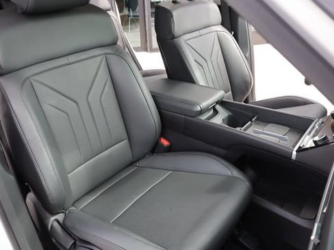 Used 2026 Hyundai Santa Fe SEL FWD image 12