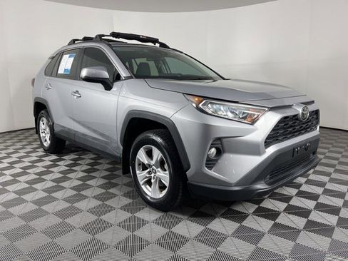 Used 2021 Toyota RAV4 XLE w/ Convenience Package FWD image 2