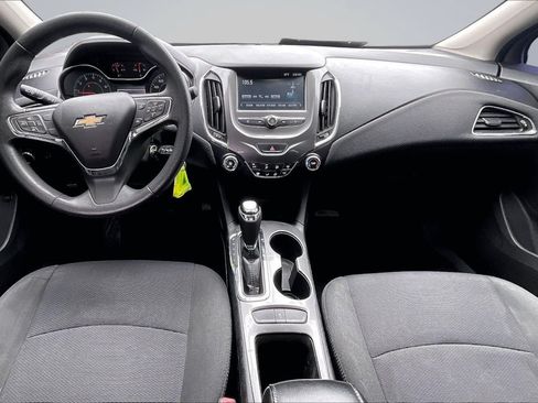 Used 2017 Chevrolet Cruze LT FWD image 16