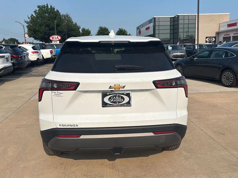 Used 2026 Chevrolet Equinox LT FWD image 5