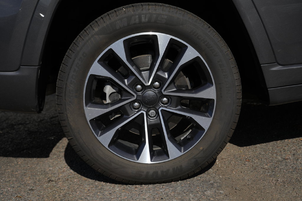 Used 2023 Jeep Grand Cherokee Overland AWD/4WD image 11