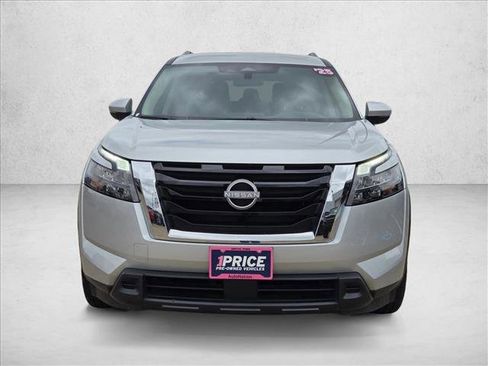 Used 2025 Nissan Pathfinder SV FWD image 2
