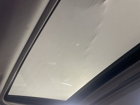 Used 2022 Toyota Camry XLE w/ Navigation Upgrade Package image 17