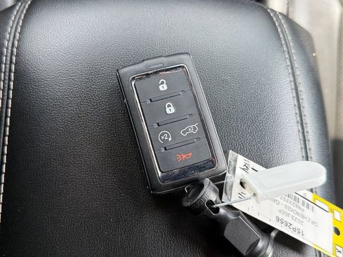 Used 2023 Jeep Grand Cherokee L Laredo AWD/4WD image 46