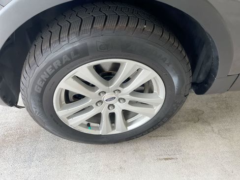 Used 2018 Ford Explorer XLT AWD/4WD image 10
