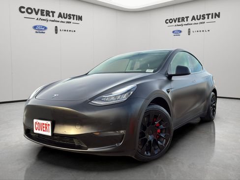 Used 2022 Tesla Model Y Long Range AWD/4WD image 1