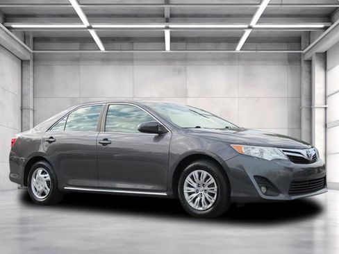 Used 2012 Toyota Camry LE FWD image 1