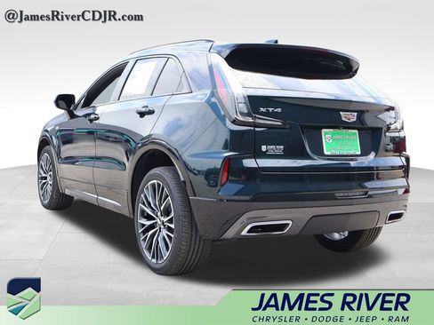 Used 2024 Cadillac XT4 Sport FWD image 3