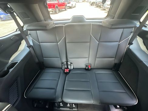 Certified 2026 Cadillac Escalade Luxury w/ LPO, Radiant Package AWD/4WD image 22