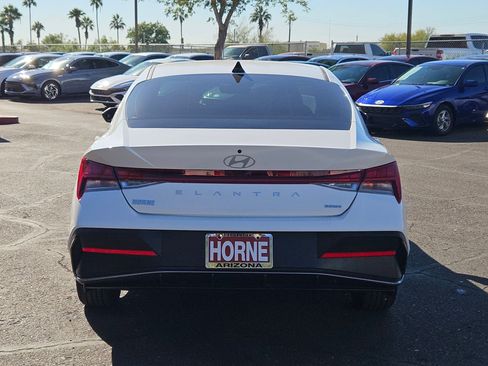 Used 2025 Hyundai Elantra Blue image 5
