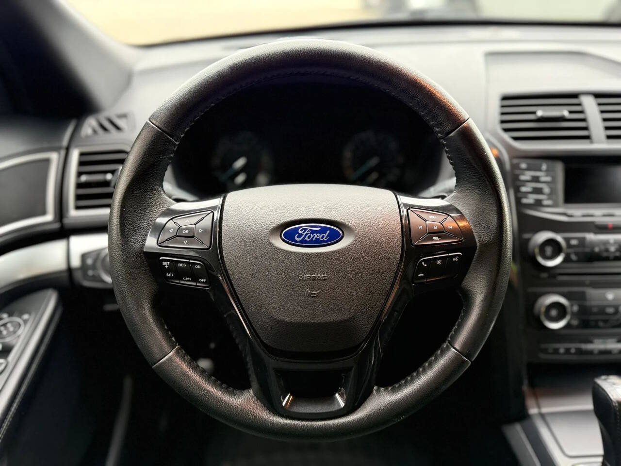 Used 2017 Ford Explorer XLT FWD image 18
