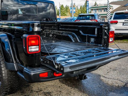 Used 2022 Jeep Gladiator Rubicon w/ Trailer Tow Package image 23