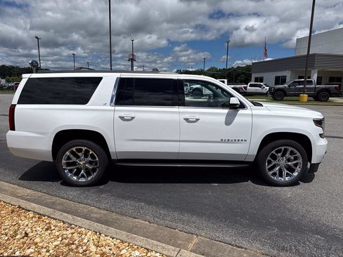 Used 2020 Chevrolet Suburban LT RWD image 8