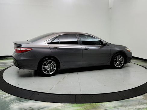 Used 2016 Toyota Camry SE image 5