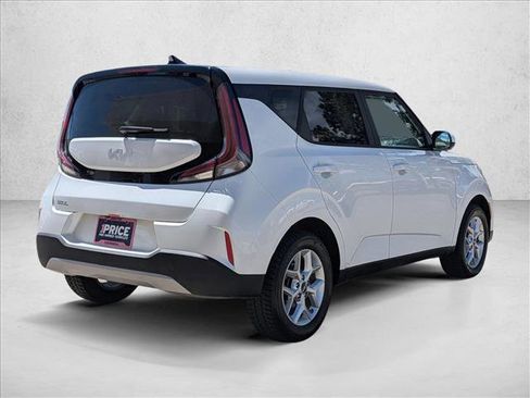 Used 2025 Kia Soul LX w/ LX Technology Package FWD image 5