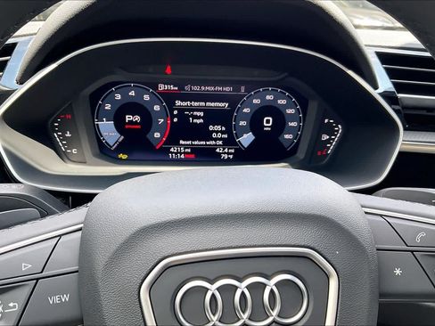 Used 2025 Audi Q3 2.0T Premium w/ Convenience Plus Package AWD/4WD image 34