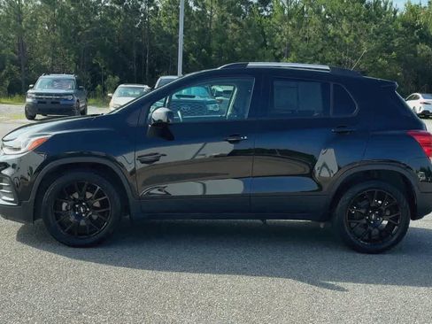 Used 2022 Chevrolet Trax LT w/ Midnight Edition FWD image 5