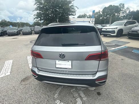 Certified 2023 Volkswagen Taos SE FWD image 9