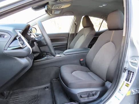 Used 2020 Toyota Camry LE image 12