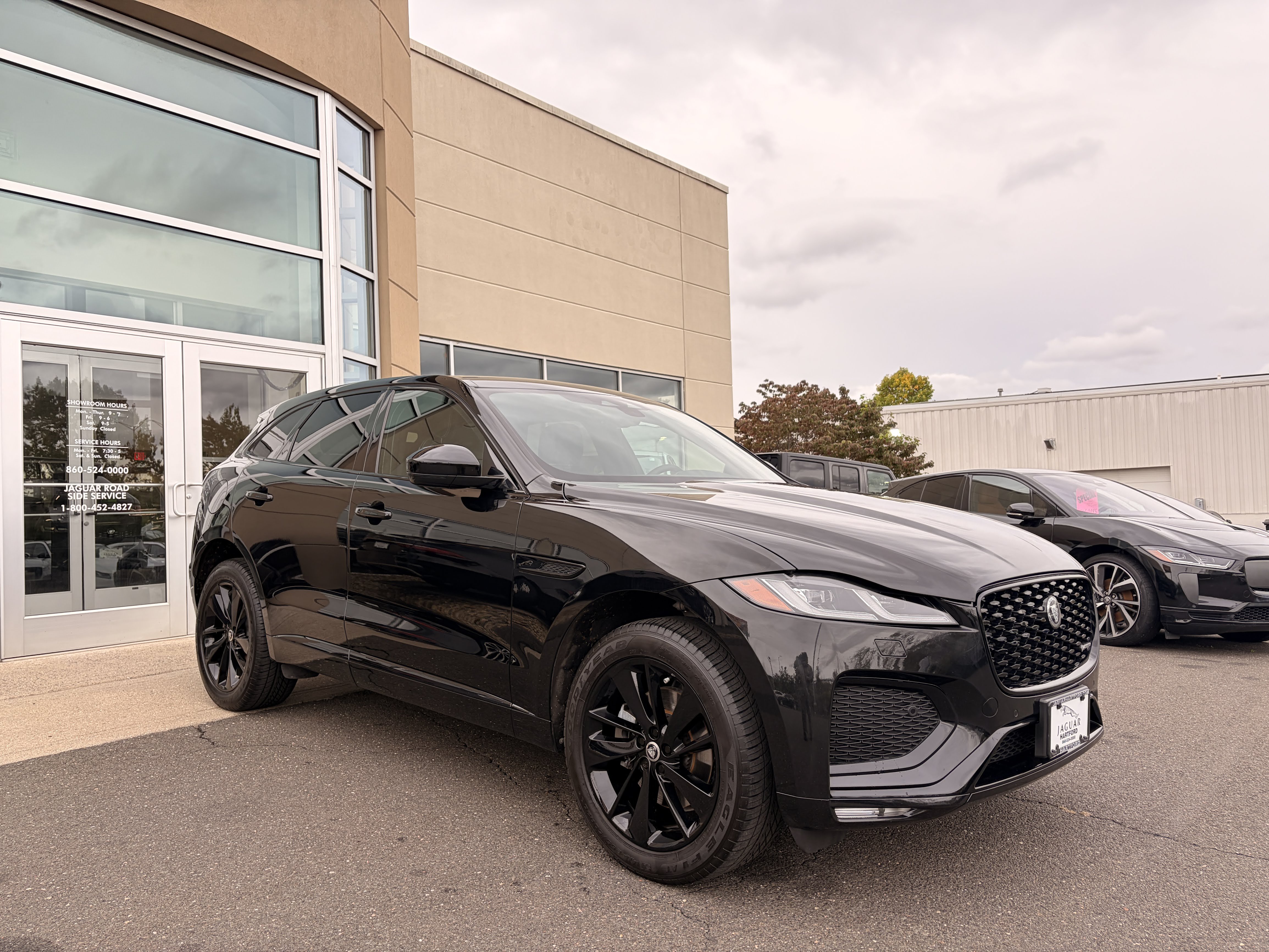 Used 2024 Jaguar F-PACE R-Dynamic S AWD/4WD image 5