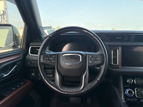 Used 2024 GMC Yukon Denali Ultimate AWD/4WD image 11