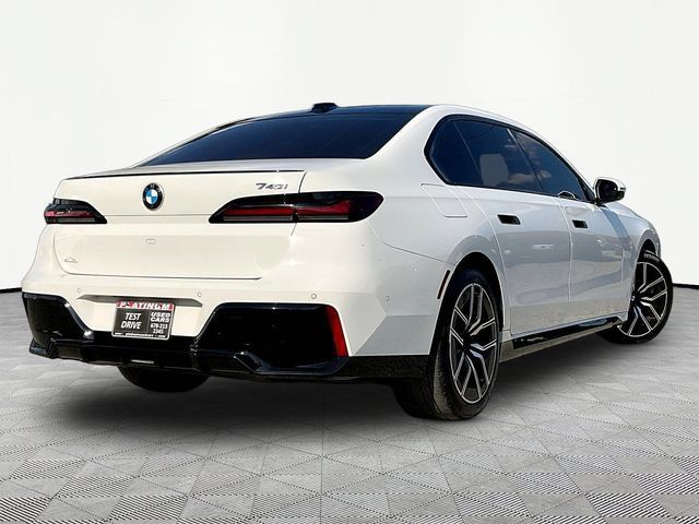 Used 2023 BMW 740i w/ Parking Assistance Package RWD image 5